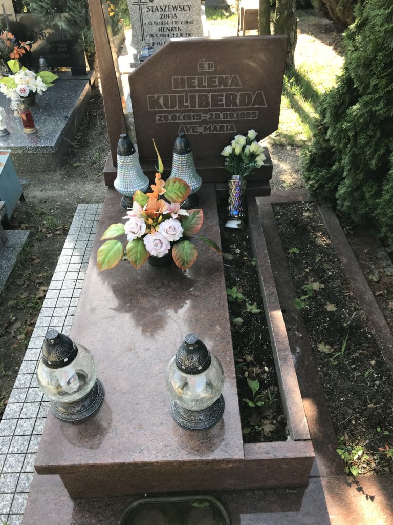 babci już był, czas na jej rodzeństwo — grób cioci Heli w Brzegu; fot. MR